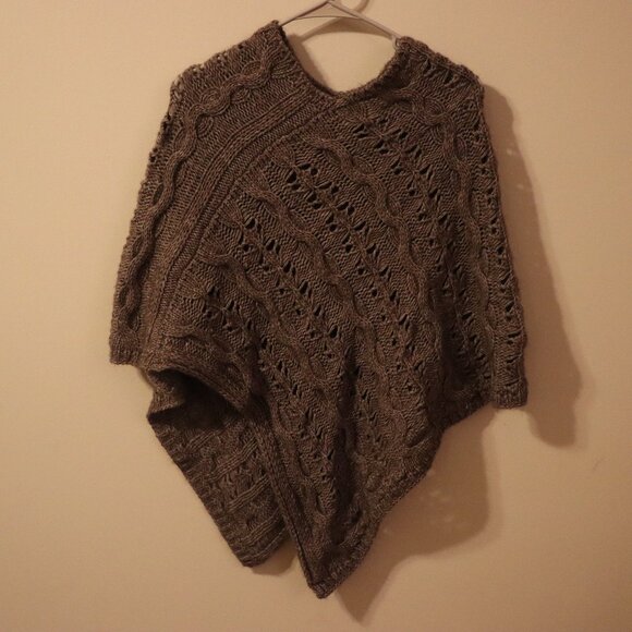 Iperico triangle draped shawl with various knitted designs, Made in Italy - Picture 1 of 7